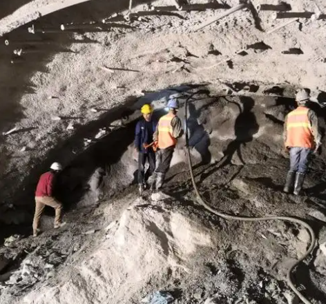 向阳街道拱顶带模注浆料的施工流程及注意事项